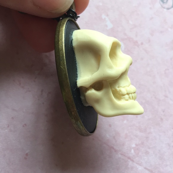 3D Skull Necklace - Picture 7 of 8